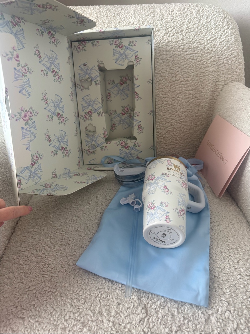 Stanley LoveShackFancy quencher 20 oz limited edition sold out blue floral bows - Picture 5 of 6